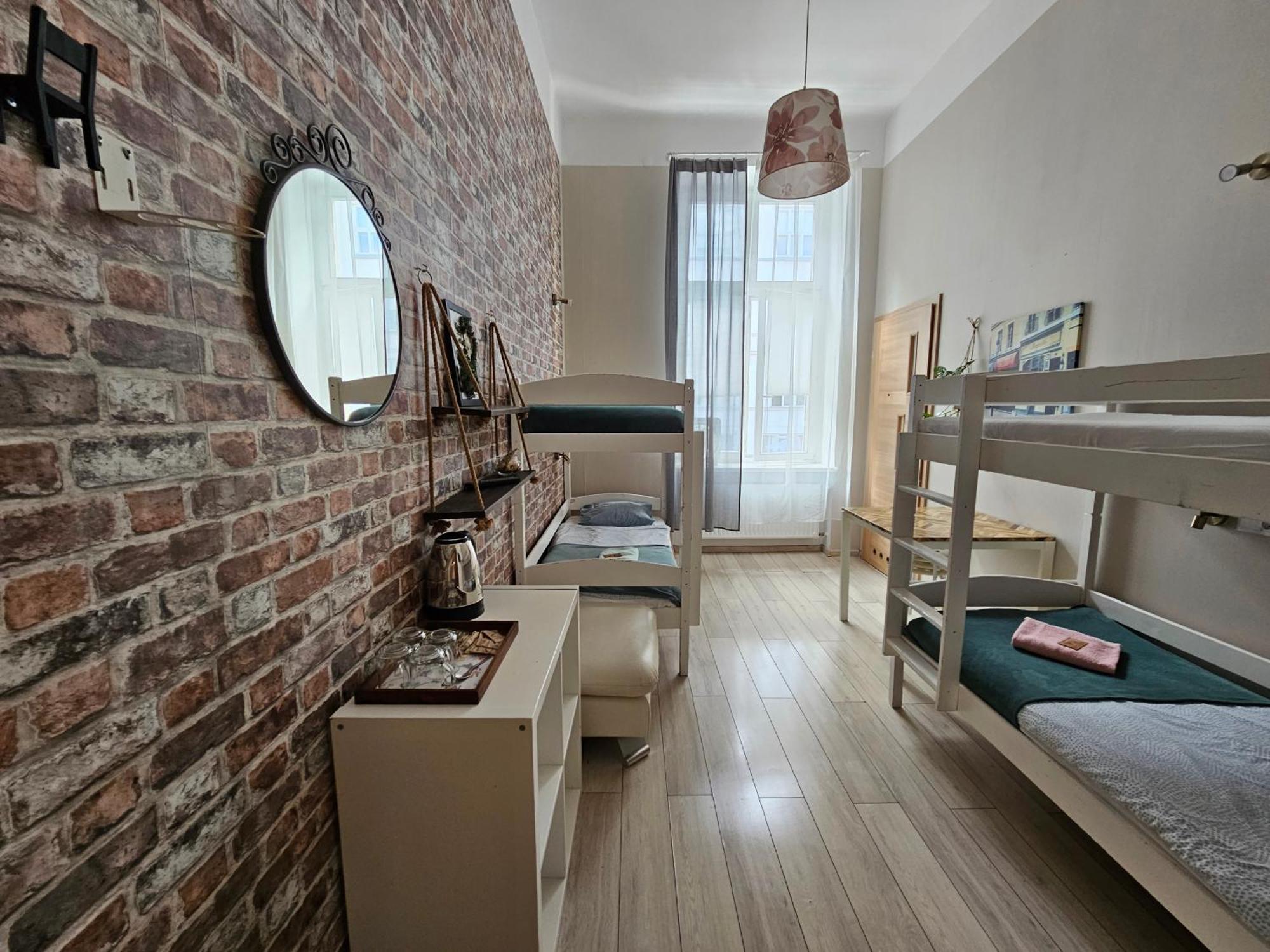 ורשה Deja Vu Hostel מראה חיצוני תמונה